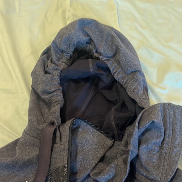 Lululemon hooded jacket, size 6 - Picture 3 of 5